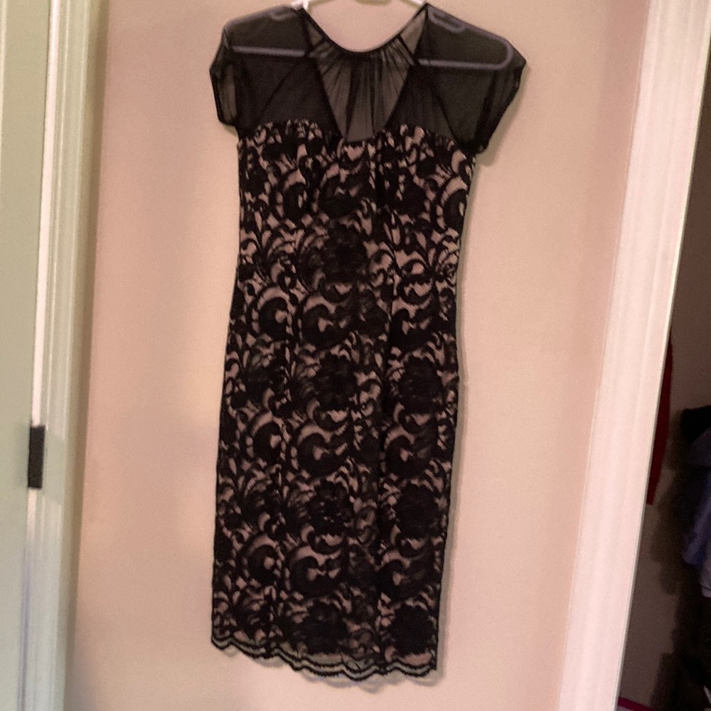 Maggie London petites lace and mesh size 4P